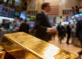 Gold Prices Consolidate Amid Fed Rate Speculation and Safe-Haven Demand