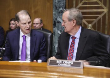 Senators, Facing Heat on Affordability, Turn Their Fire on Drug Industry Middlemen