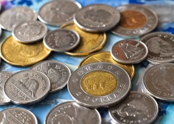 Analysts Turn Bullish on Canadian Dollar as Economic Signals Strengthen