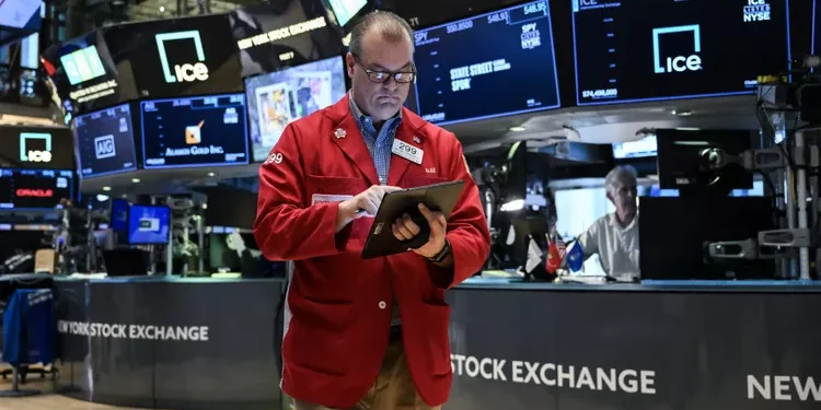 US Stock Futures Slide as AI Disruption Fears Loom Over Shortened Trading Week