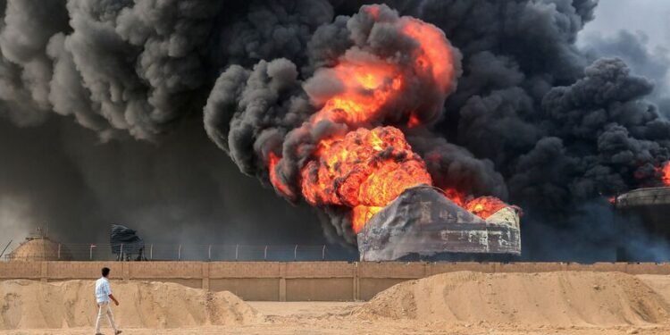 Iran Warns of Attacks on Gulf Oil Infrastructure After Israeli Strikes Hit Tehran Energy Sites