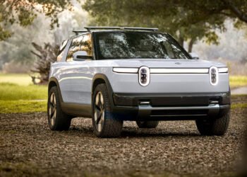 Uber, Rivian ink $1.25B deal to put thousands of robotaxis on US streets