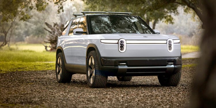Uber, Rivian ink $1.25B deal to put thousands of robotaxis on US streets