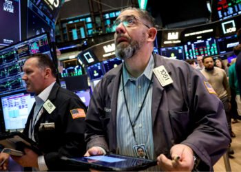 Dow falls 400 points, oil spike moderates amid Middle East tensions