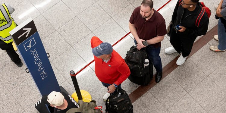 Delta suspends VIP services for Congress members amid DHS shutdown, TSA delays