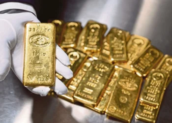 Gold Holds Ground as Dollar Steady, Markets Await Central-Bank Signals