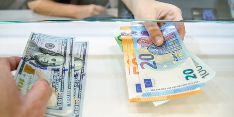 Dollar firm as traders weigh policy signals and data