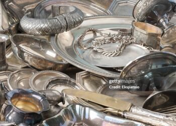 Silver Holds a Neutral Tone as Intraday Momentum Stalls and Macro Cues Await