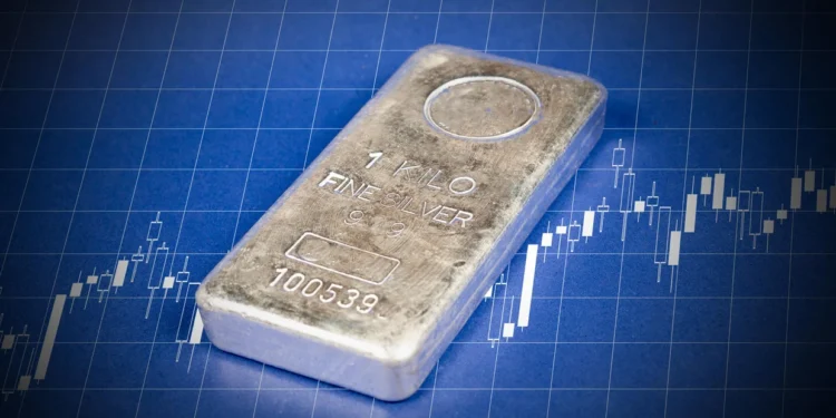 Silver Holds Steady as Traders Await Fresh Catalysts and Macro Confirmation