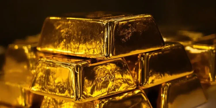 Gold Holds Ground as Dollar Pauses, Investors Eye Fed Hints