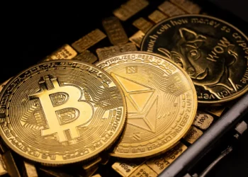 Crypto markets steady as Bitcoin, Ethereum hold near ranges amid mixed macro signals