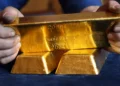 Gold Holds Ground as Dollar and Rates Spark Cautious Trade