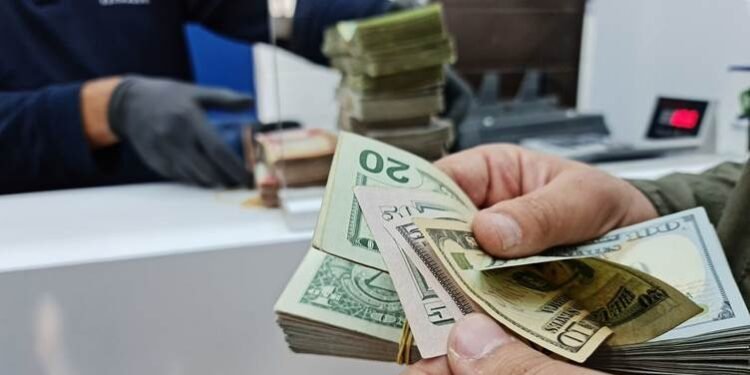 Dollar Steers FX Mix as Markets Clamp Down on Rate Hopes