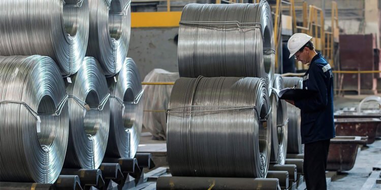Aluminium softens as intraday momentum turns bearish on cautious trade