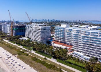 Step inside the $44M Four Seasons penthouse where ex-Starbucks chief Howard Schultz is starting retirement