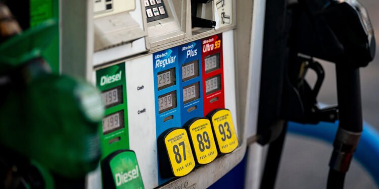 Auto industry trade group urges feds to scrap gas tax and replace it with a vehicle weight fee