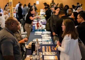 Private sector added 62,000 jobs in March, above expectations, ADP says