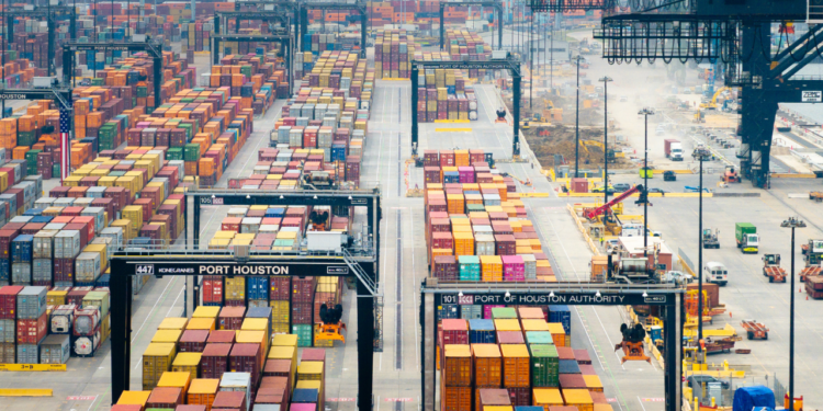 US economy grew at 0.5% in fourth quarter