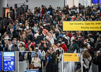 United adds TSA wait times to app as DHS shutdown strains airport security lines