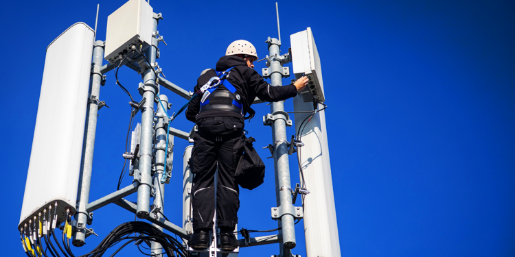 FCC chairman climbs 2,000-foot cell tower to spotlight one of America’s toughest trades