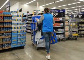 American workers’ wage gains lost momentum in March despite strong hiring, economists say